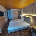 Landgasthaus Hubertusklause 2*