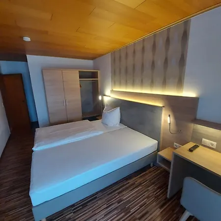 Landgasthaus Hubertusklause 2*