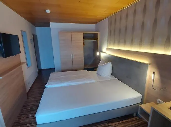 Landgasthaus Hubertusklause 2*