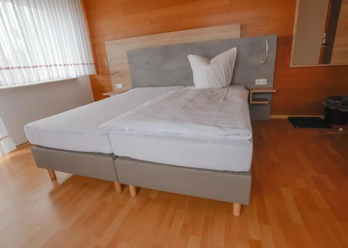 Landgasthaus Hubertusklause 宾馆 2*